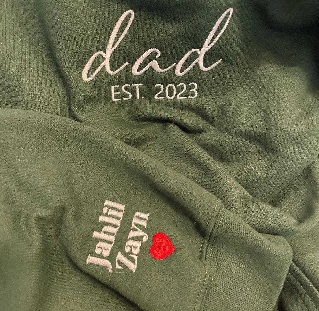 Personalized New Dad Gift - Cozy Embroidered Father Papa Crewneck Sweater